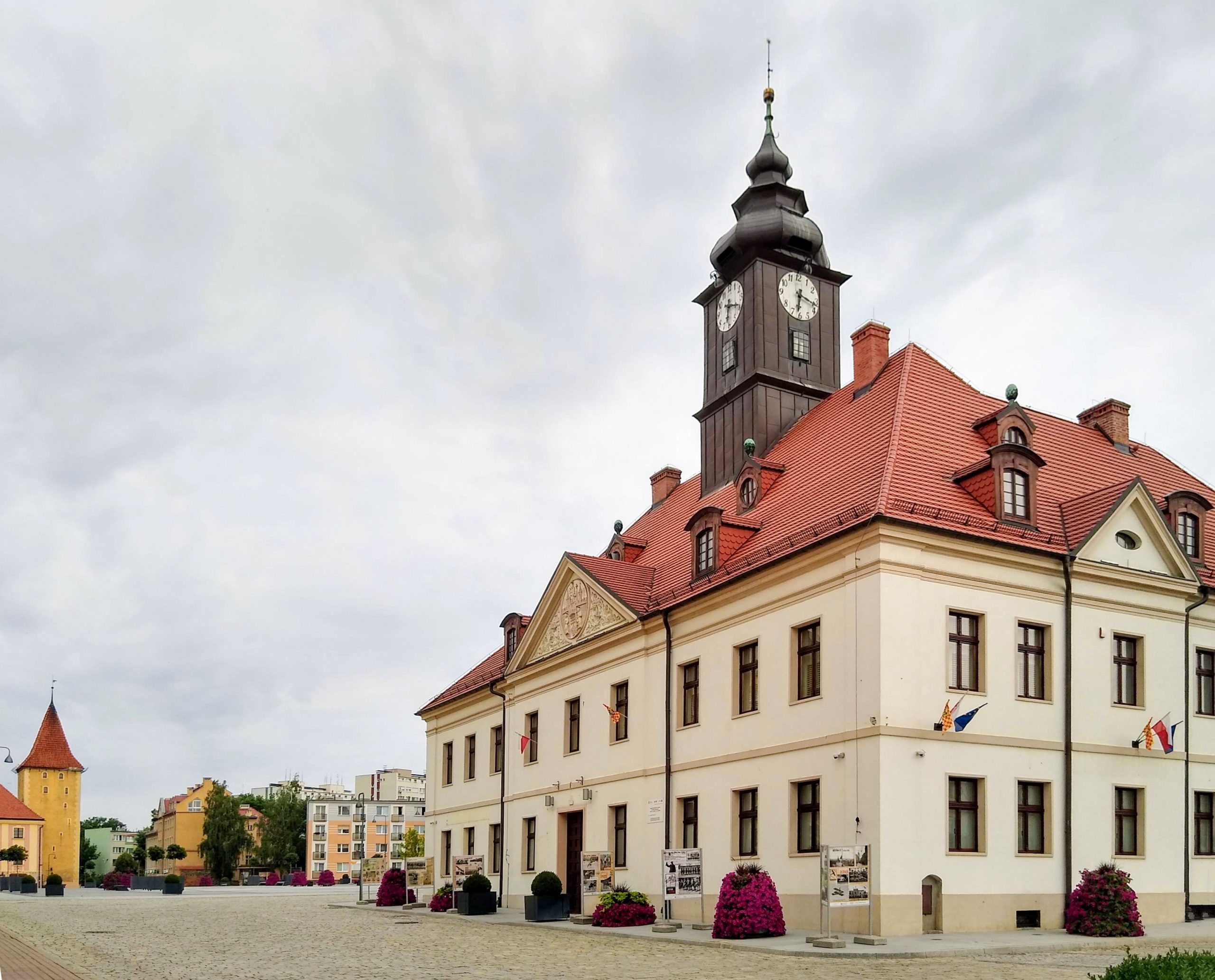 depilacja laserowa dermomasaż drenaż limfatyczny eksfoliacja kwasami endomasaż fala radiowa infuzja tlenowa karboksyterapia kriolipoliza Lubin